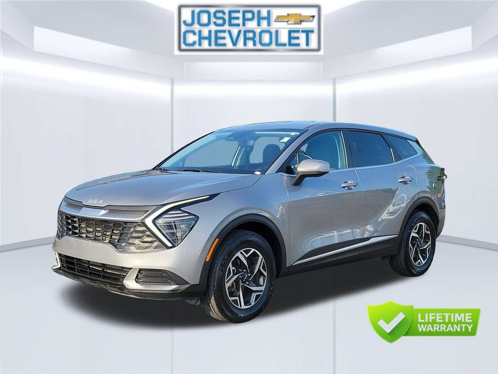 Used 2024 Kia Sportage LX AWD/4WD image 2