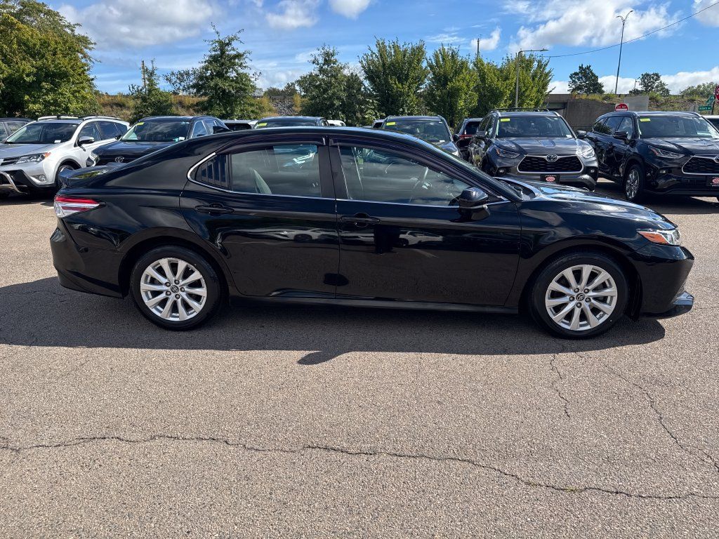 Used 2019 Toyota Camry LE FWD image 8