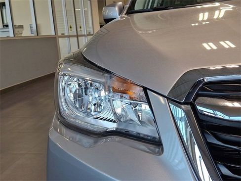 Used 2018 Subaru Forester 2.5i Premium w/ All-Weather Package image 10