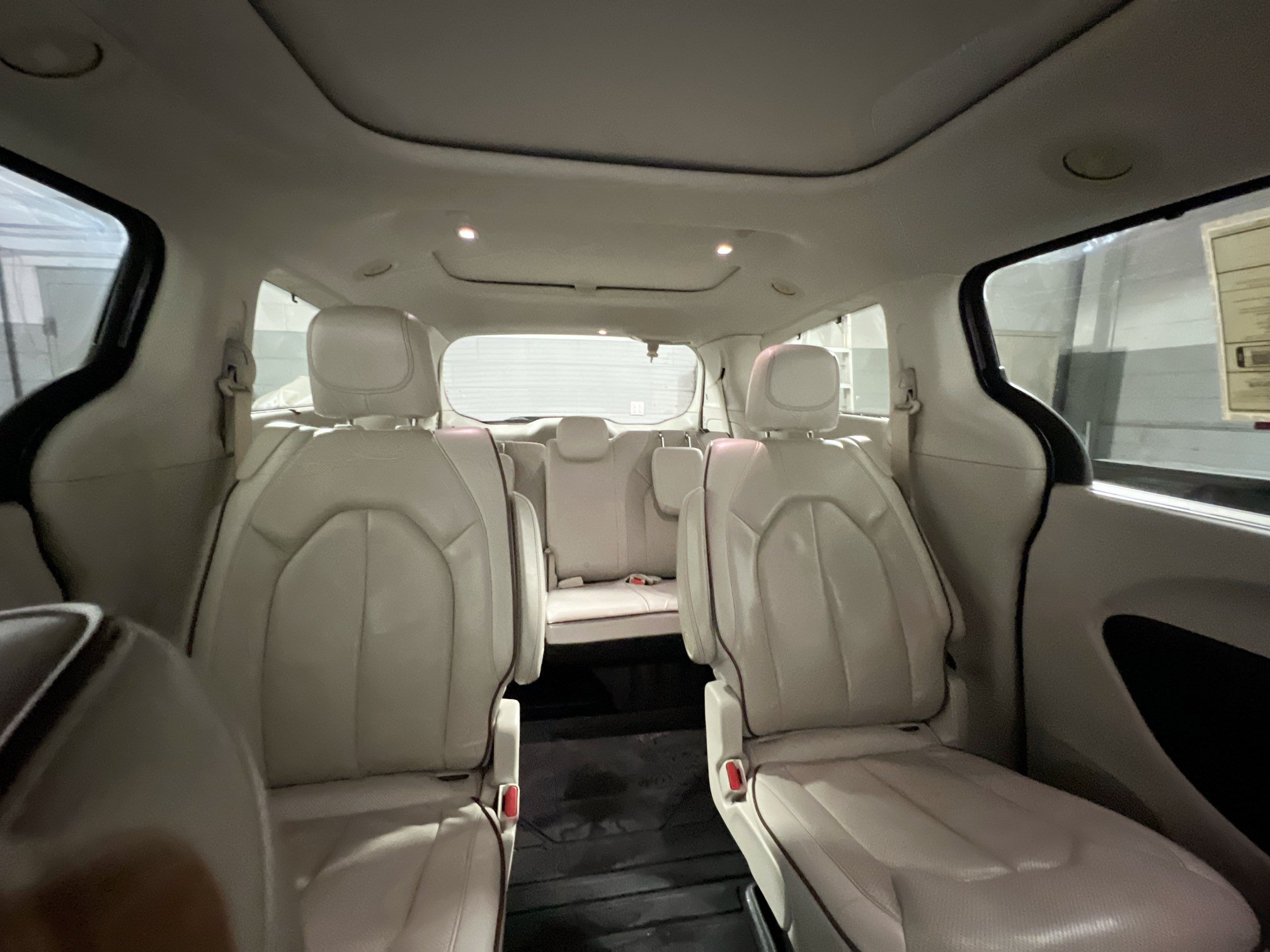Used 2020 Chrysler Pacifica Limited FWD image 33