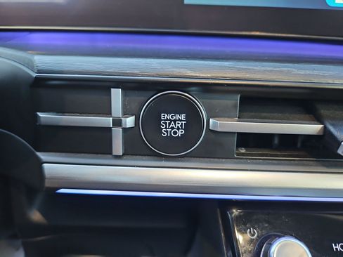 Used 2025 Hyundai Santa Fe Limited image 23