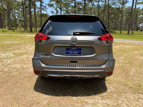 Used 2020 Nissan Rogue SV w/ Premium Package FWD image 4