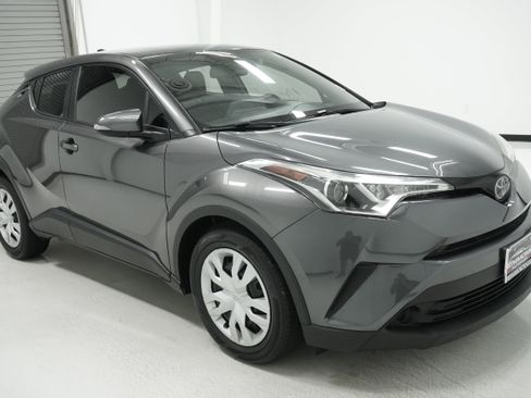 Used 2019 Toyota C-HR image 3