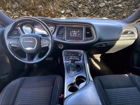 Used 2015 Dodge Challenger SXT image 13