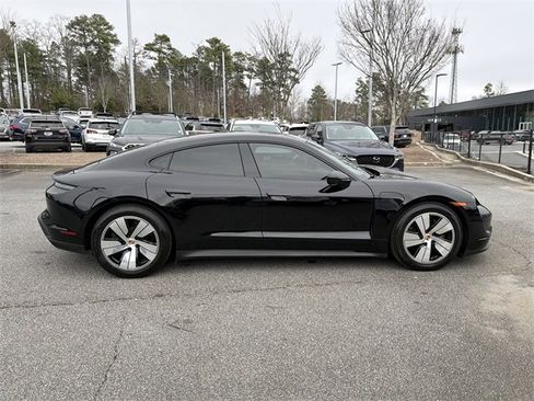 Used 2023 Porsche Taycan image 8