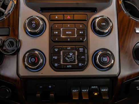 Used 2016 Ford F250 Lariat w/ Lariat Interior Package image 26