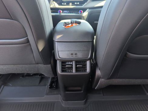 New 2026 Chevrolet Equinox LT w/ Convenience Package II FWD image 34