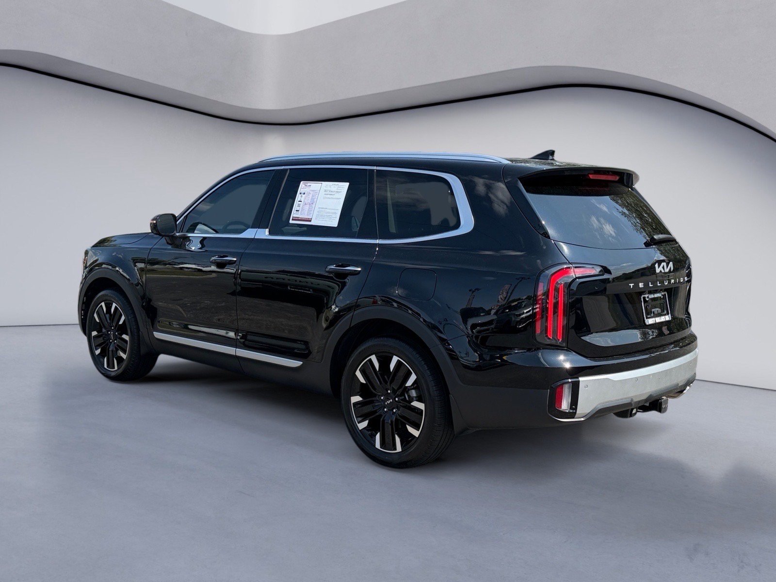 Used 2024 Kia Telluride SX w/ Towing Package FWD image 3