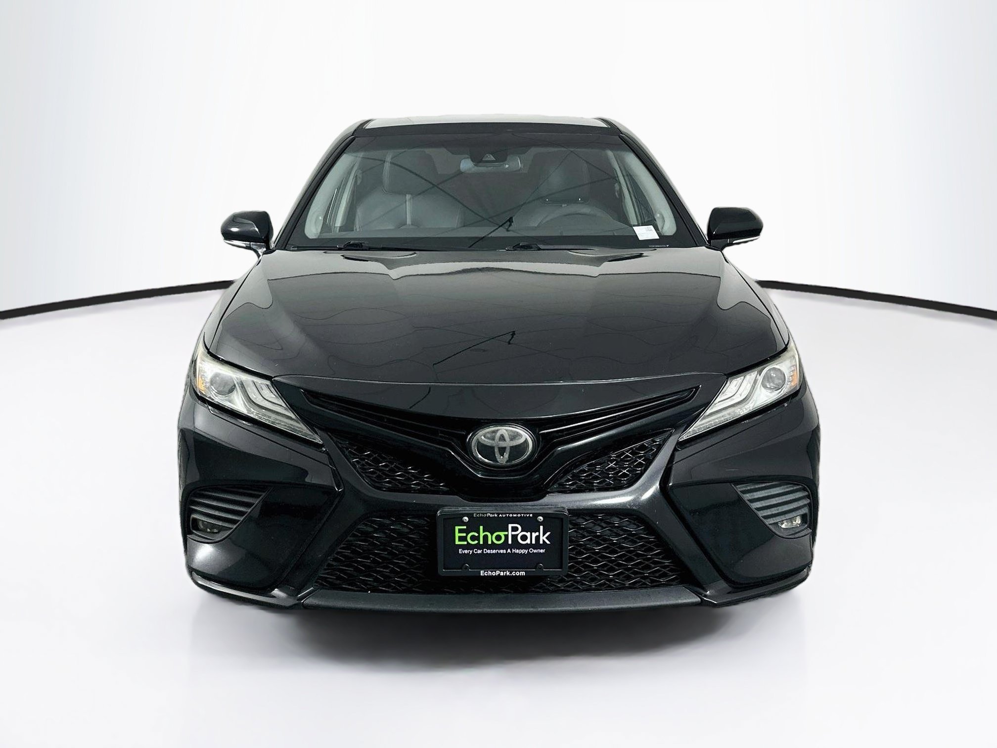 Used 2019 Toyota Camry XSE FWD image 2