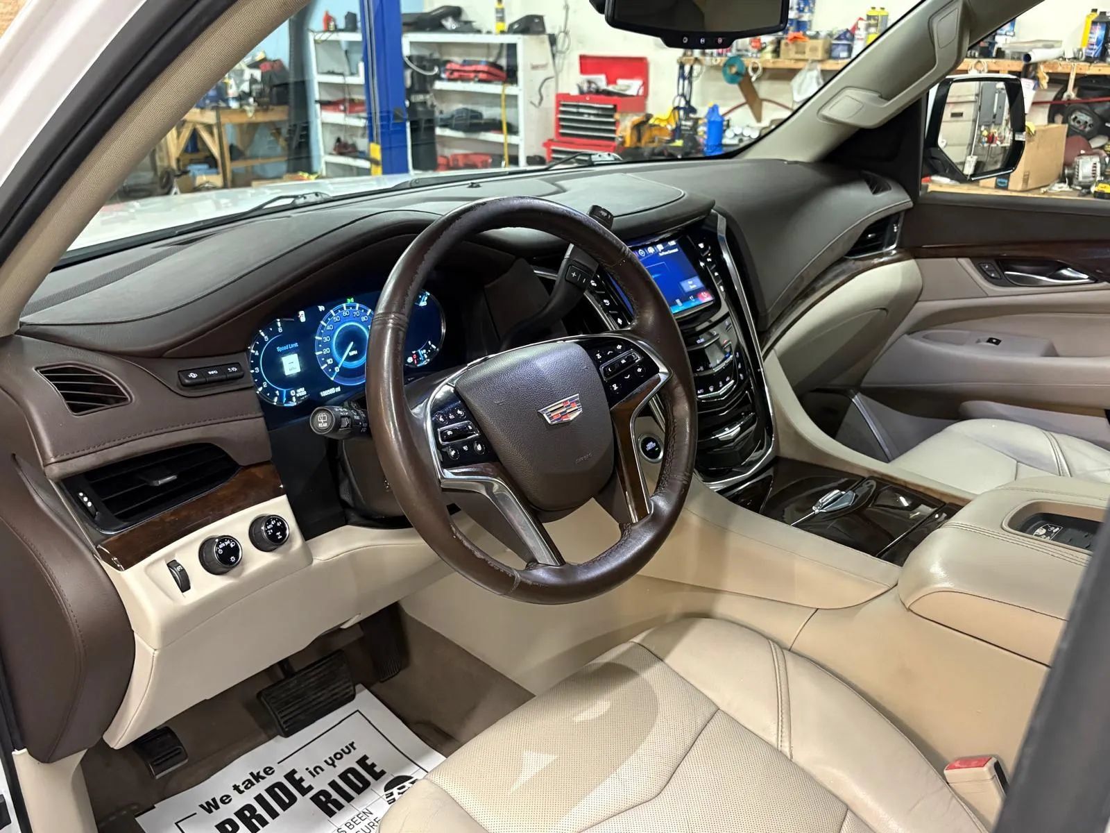 Used 2016 Cadillac Escalade Luxury AWD/4WD image 19
