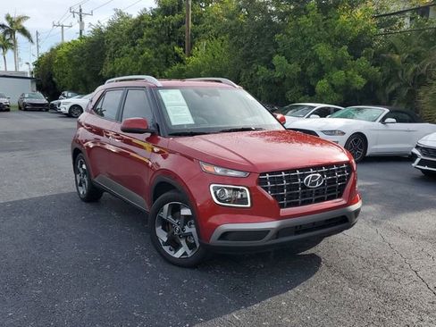 Certified 2025 Hyundai Venue Limited FWD image 29