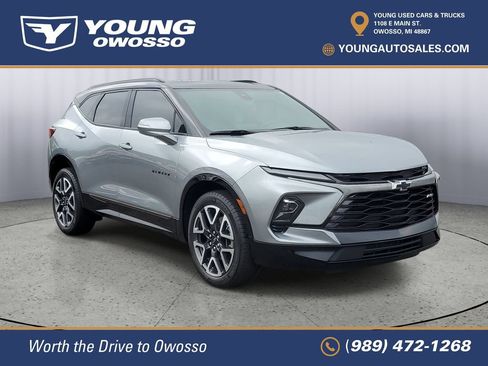 Used 2023 Chevrolet Blazer RS w/ Enhanced Convenience Package FWD image 2