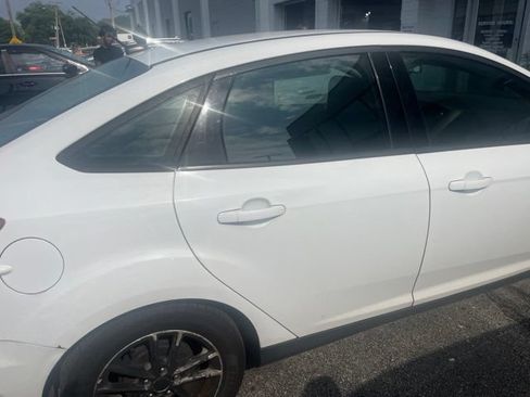 Used 2015 Ford Focus SE FWD image 11