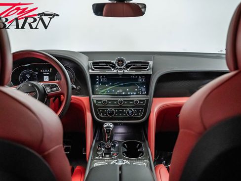 Used 2022 Bentley Bentayga image 52