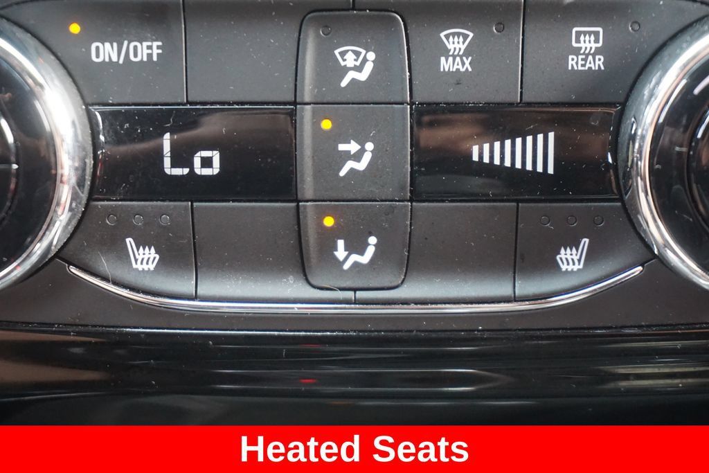 Used 2024 Chevrolet Trax RS w/ Sunroof Package FWD image 7