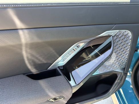 Used 2025 BMW i7 M70 AWD/4WD image 9