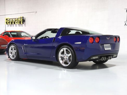 Used 2006 Chevrolet Corvette Coupe w/ Preferred Equipment Group RWD image 7