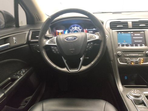 Used 2018 Ford Fusion SE w/ Equipment Group 201A FWD image 22