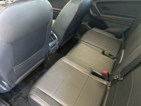 Used 2020 Volkswagen Tiguan SEL w/ 3rd Row Seat Package AWD/4WD image 11