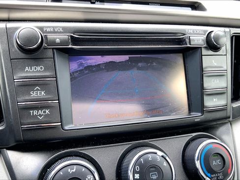 Used 2013 Toyota RAV4 LE FWD image 27
