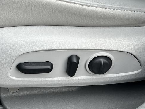 Used 2021 GMC Acadia SLT w/ Premium Package image 19