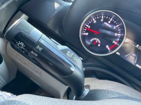 Used 2023 Kia Carnival LX FWD image 52
