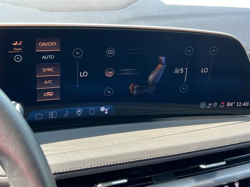 Certified 2025 Cadillac XT4 Premium Luxury FWD image 38