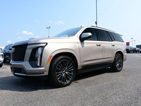 Used 2025 Cadillac Escalade Sport Platinum image 4