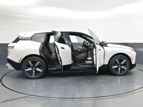 Used 2024 BMW iX xDrive50 w/ Premium Package AWD/4WD image 37