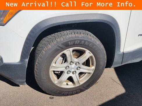 Used 2017 GMC Acadia SLE FWD image 7
