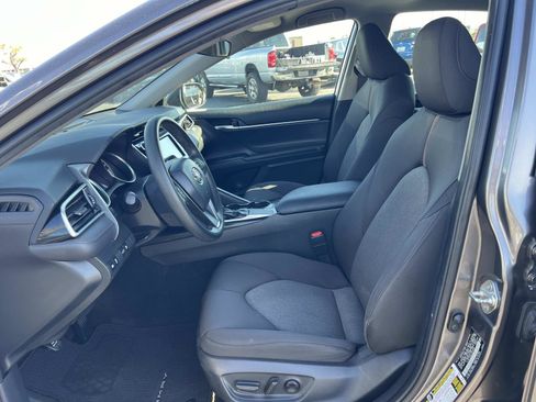 Used 2018 Toyota Camry LE image 19