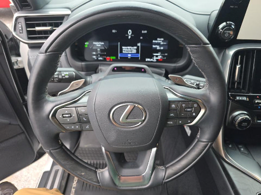 Used 2025 Lexus LX 700h Luxury w/ Appearance Package AWD/4WD image 3