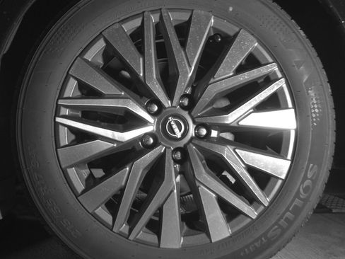 Used 2025 Nissan Altima 2.5 SV FWD image 14