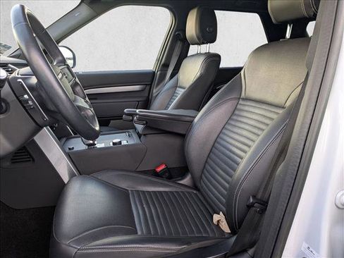 Used 2023 Land Rover Discovery S R-Dynamic image 13