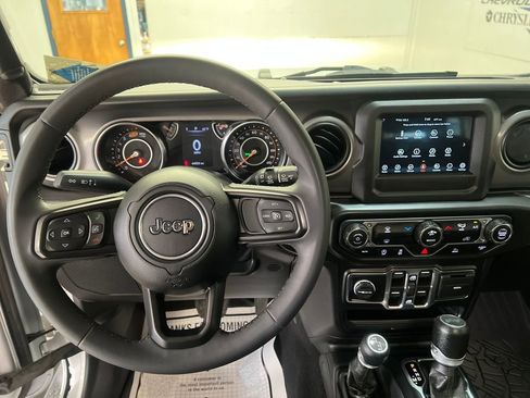Used 2023 Jeep Wrangler Unlimited Sport AWD/4WD image 19