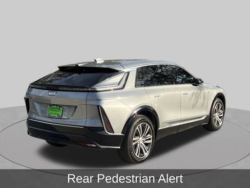 Used 2024 Cadillac Lyriq Luxury AWD/4WD image 6