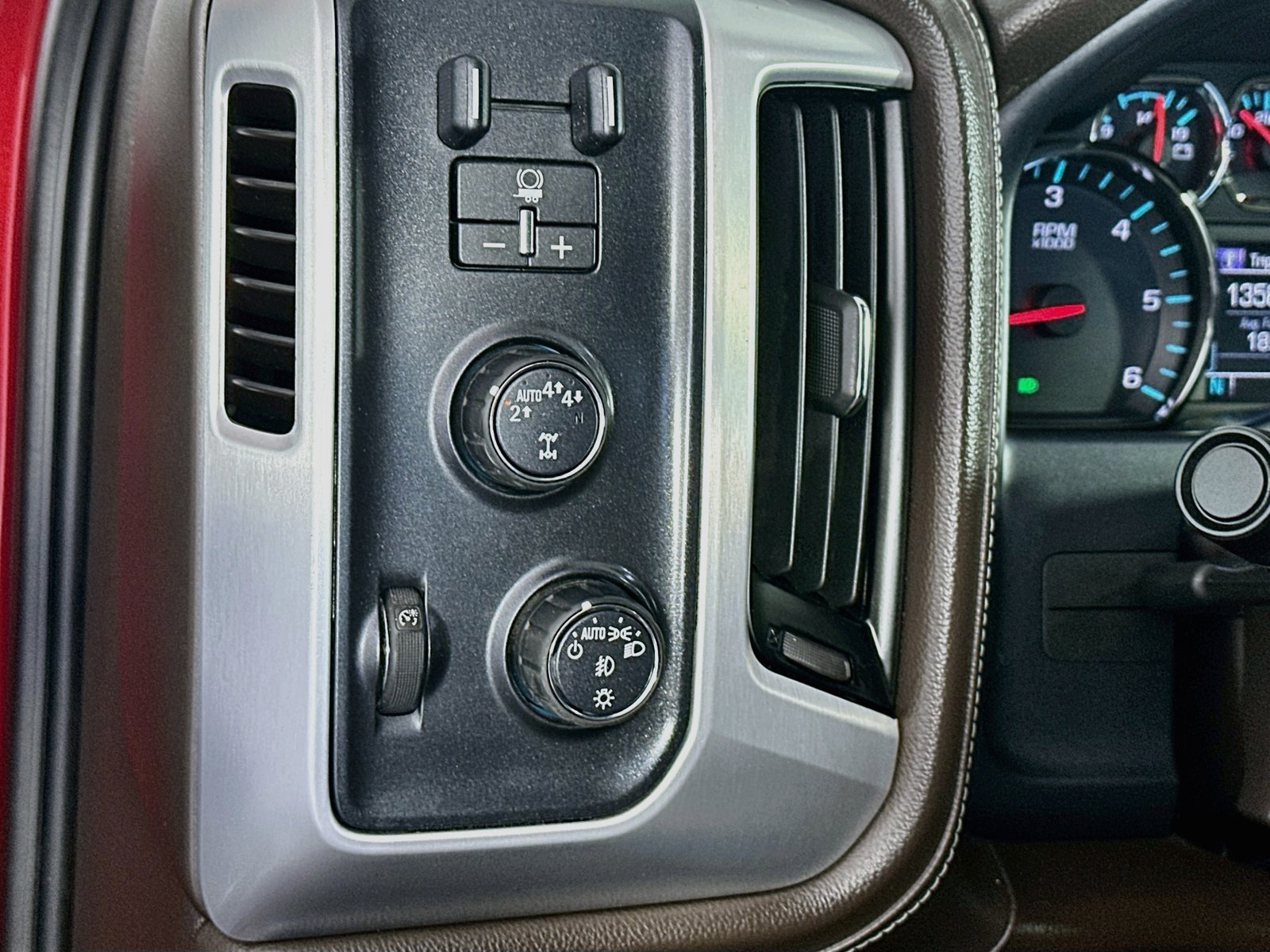 Used 2018 GMC Sierra 1500 SLT AWD/4WD image 10