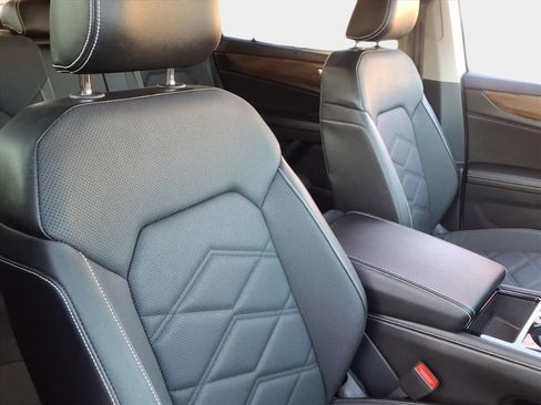 Used 2024 Volkswagen Atlas SE image 20