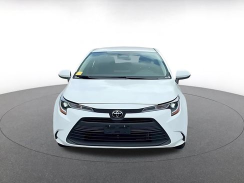 Used 2025 Toyota Corolla LE FWD image 4