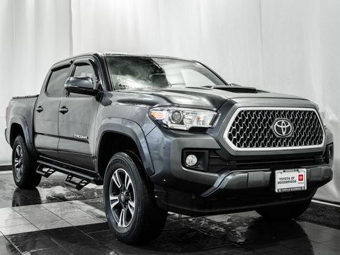 Used 2019 Toyota Tacoma TRD Sport image 1
