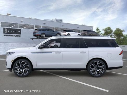 New 2026 Lincoln Navigator L Reserve AWD/4WD image 3