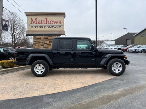 Used 2023 Jeep Gladiator Sport image 4