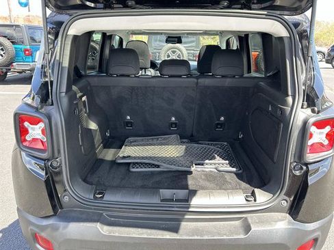 Certified 2023 Jeep Renegade Latitude w/ Sun/Sound Group AWD/4WD image 12