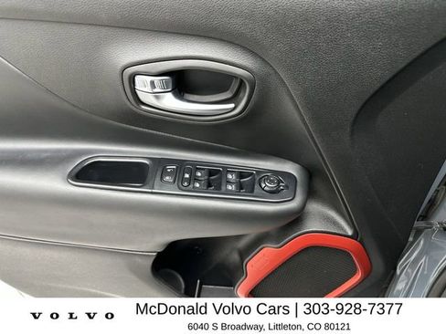 Used 2018 Jeep Renegade Trailhawk AWD/4WD image 13