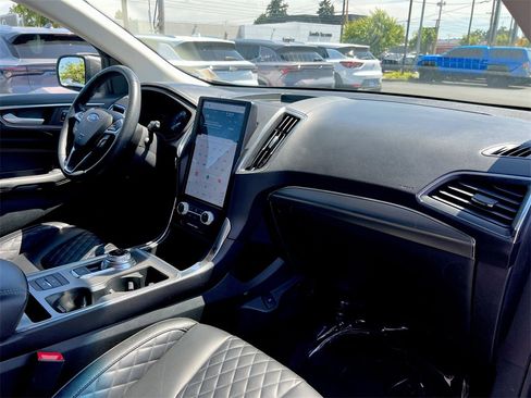 Used 2024 Ford Edge Titanium image 23