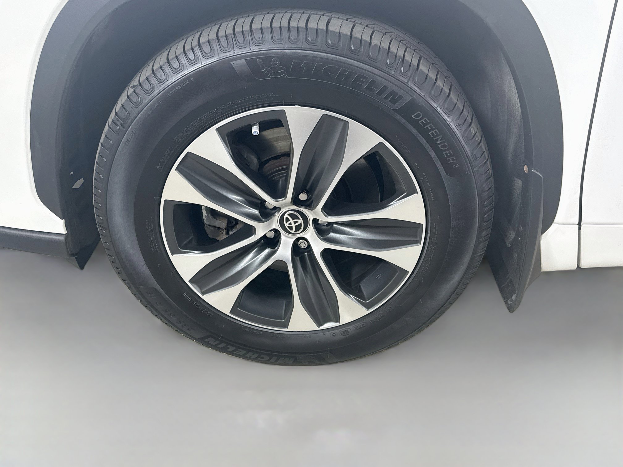 Used 2021 Toyota Highlander XLE AWD/4WD image 34