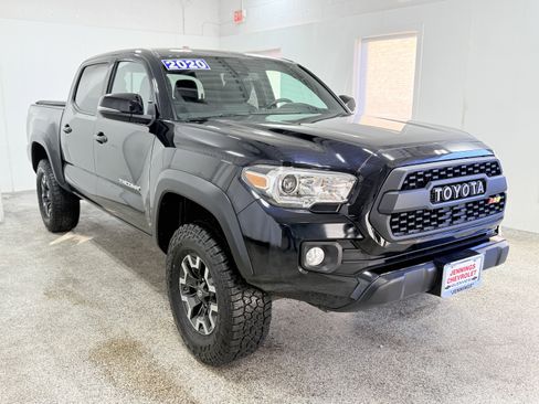 Used 2020 Toyota Tacoma TRD Off-Road image 1