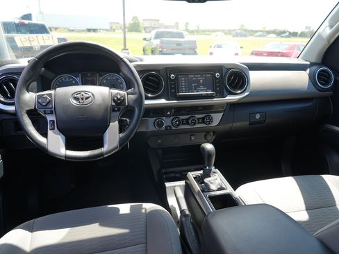 Used 2016 Toyota Tacoma SR5 w/ SR5 Appearance Package (SN) AWD/4WD image 25