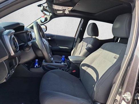 Used 2017 Toyota Tacoma TRD Sport RWD image 12