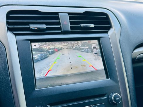 Used 2017 Ford Fusion SE FWD image 23